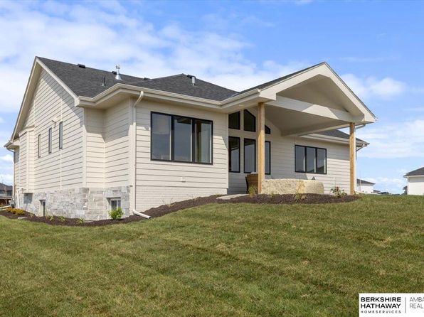 5403 N 196th St, Elkhorn, NE 68022