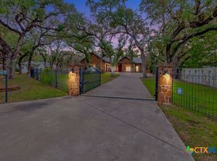 402 Sunset Dr, Edna, TX 77957