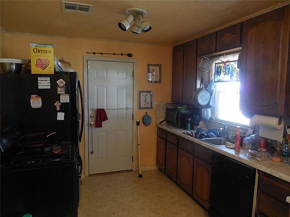 3rd image of 731 SW 52nd St