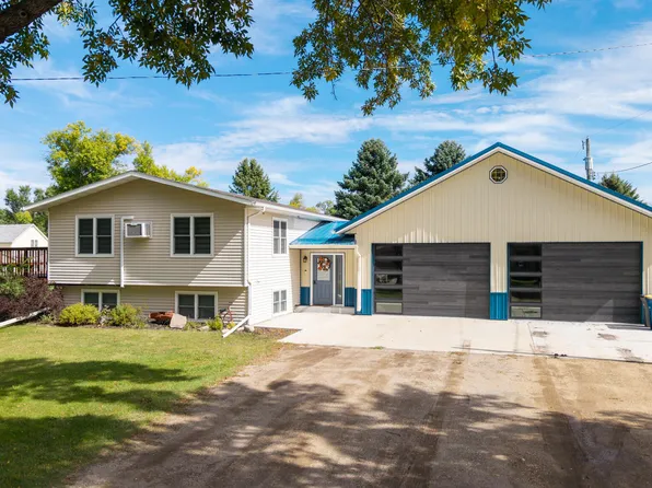 612 7th St, Edgeley, ND 58433