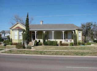 402 W Broadway St, Cuero, TX 77954