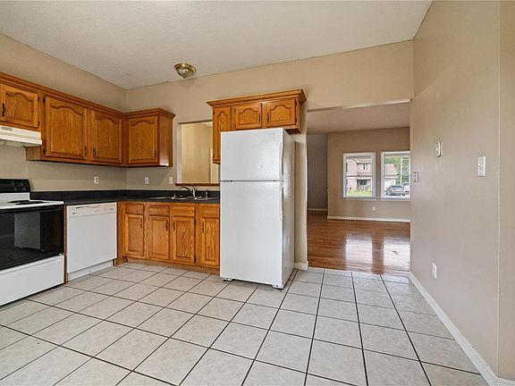 5th image of 187 Cedar Cir