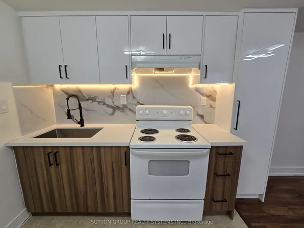 2886 Lake Shore Blvd W #1, Toronto, ON M8V 1J2