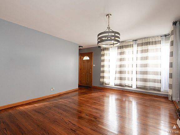 5th image of 5900 107th St