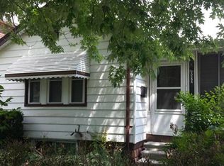1572 Chestnut St, Wyandotte, MI 48192