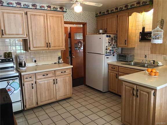 4th image of 129 Woodcrest Dr