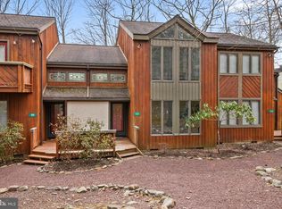 101 Warbler Ct, Lake Harmony, PA 18624