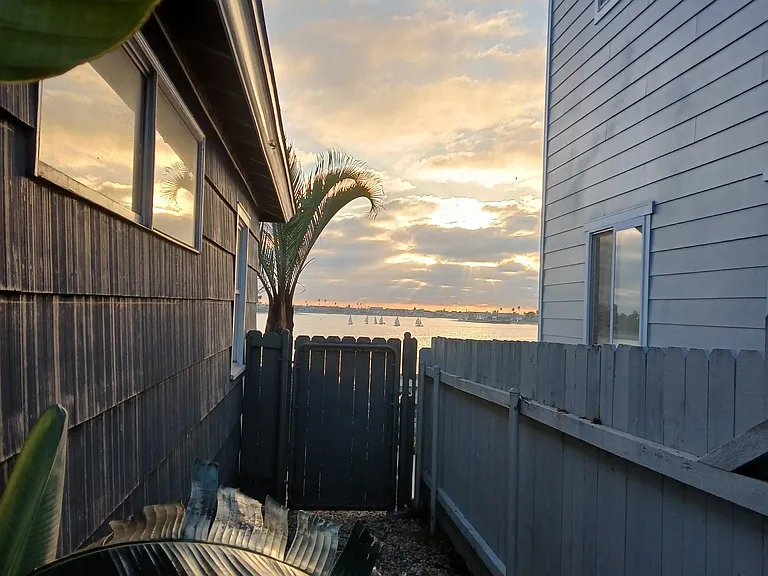 3403 Riviera Dr — Photo 30