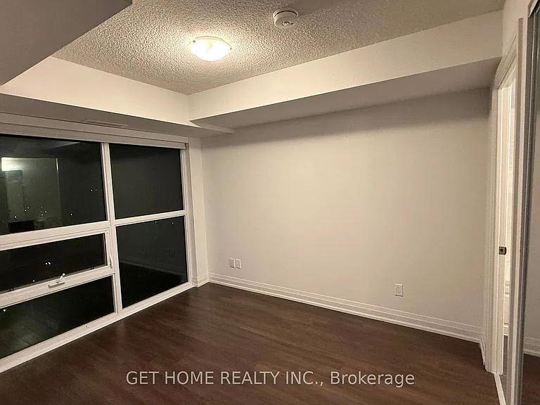 20 Meadowglen Pl #2401 — Photo 7