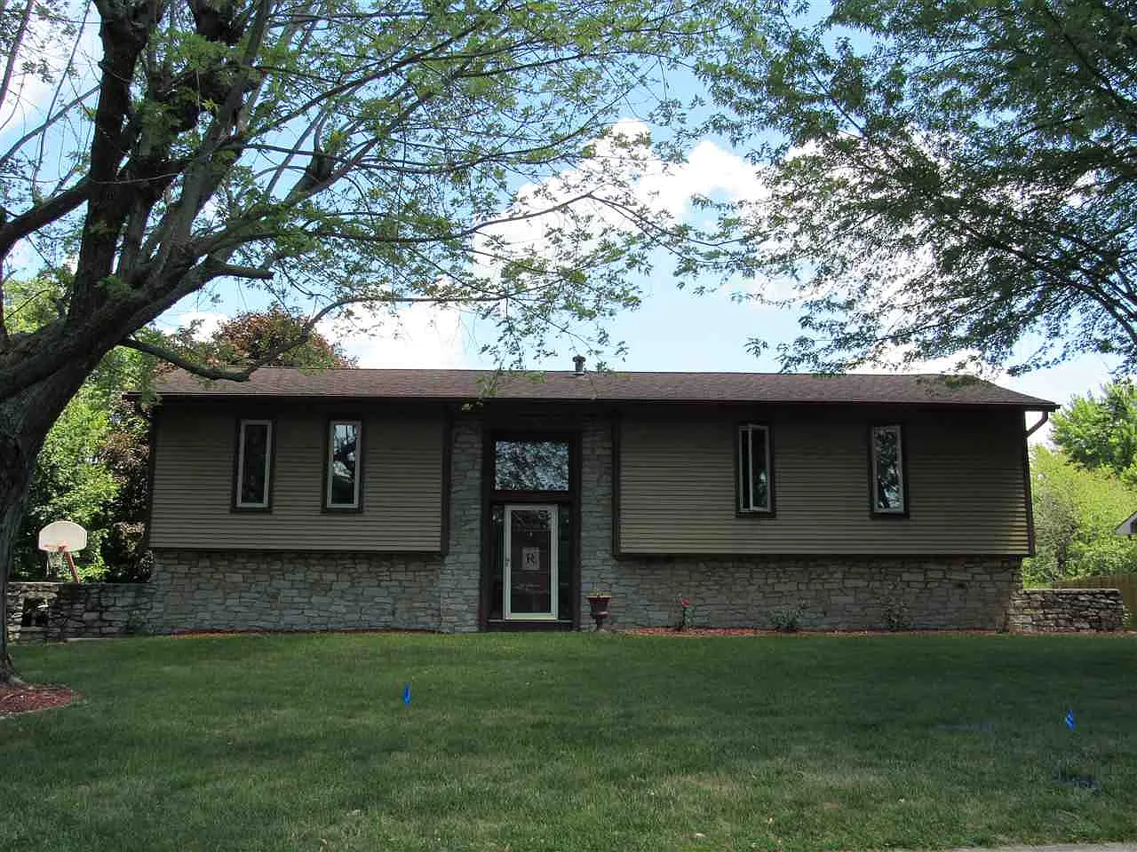 3702 Tally Ho Dr photo 1
