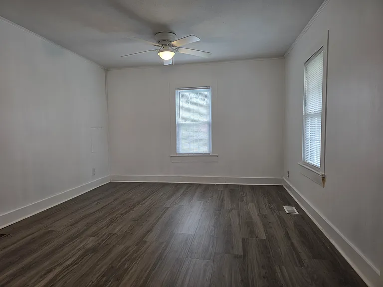 208 Archer St — Photo 2