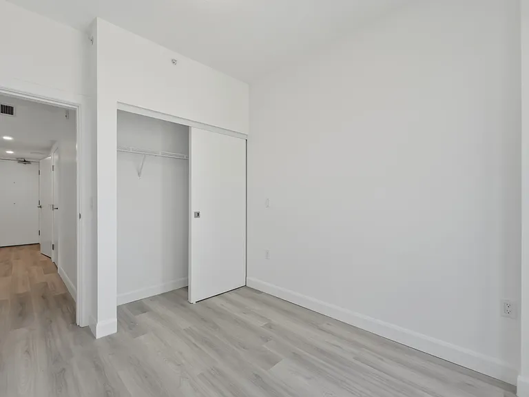 2511 Carolina St — Photo 106