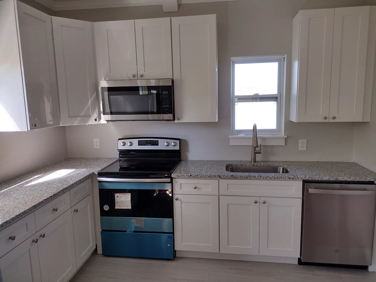 2 bed, 900 sqft, $2,300 — Photo 1