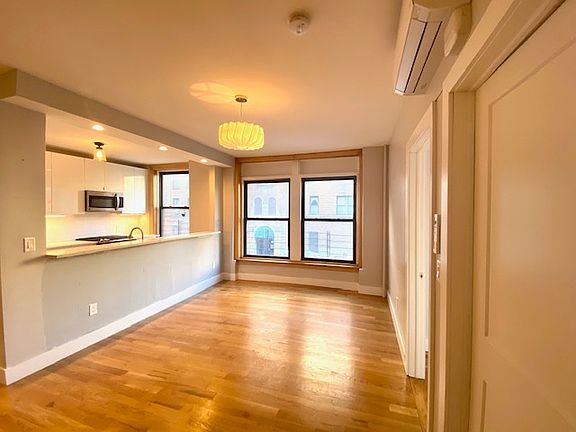 2nd image of 2122 Beekman Pl #2L