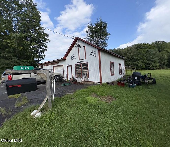 5th image of 539 Bear Kill Road