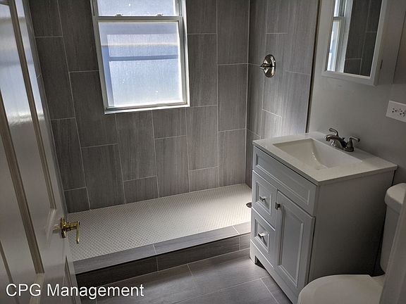 5th image of 3145 N Monticello Ave #3