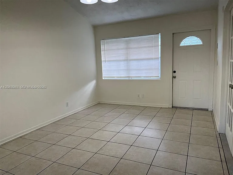 7321 Tam Oshanter Blvd — Photo 2