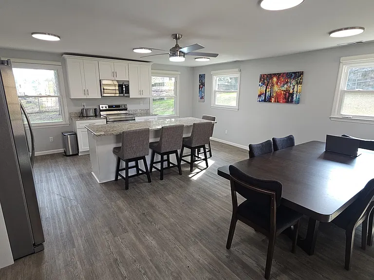 Need space to work or computer games? The kitchen has plenty!