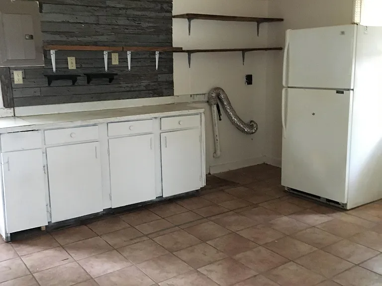 212 Chester St — Photo 7