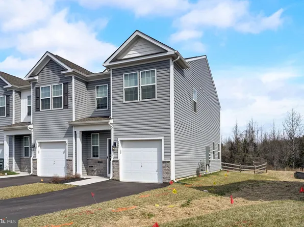 221 Mazzeo Dr, Glassboro, NJ 08028