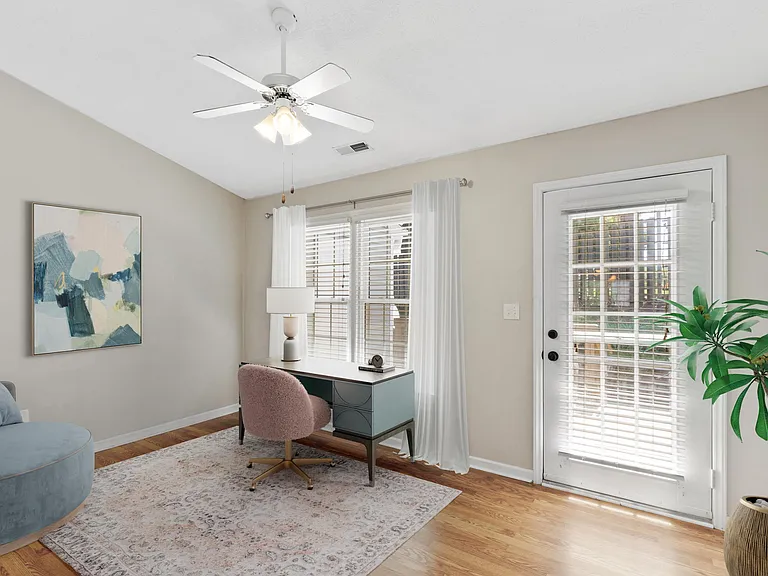 726 Lamboil St — Photo 8