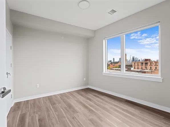 475 Communipaw Avenue image 9 of 37