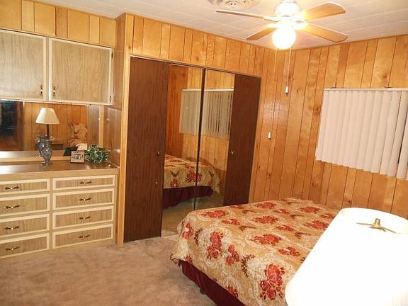 Queen bed master bedroom with