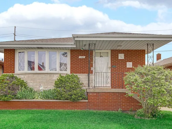 1941 Schrage Ave, Whiting, IN 46394