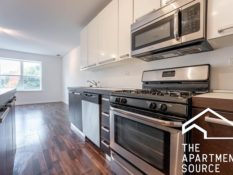 1st image of 1544 W Glenlake Ave APT 5h