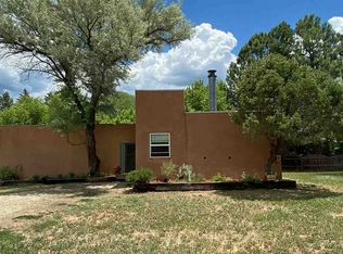 433 Casitas Del Rio Rd, Taos, NM 87571