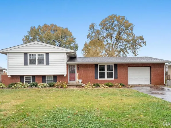 103 W Poos Dr, New Baden, IL 62265