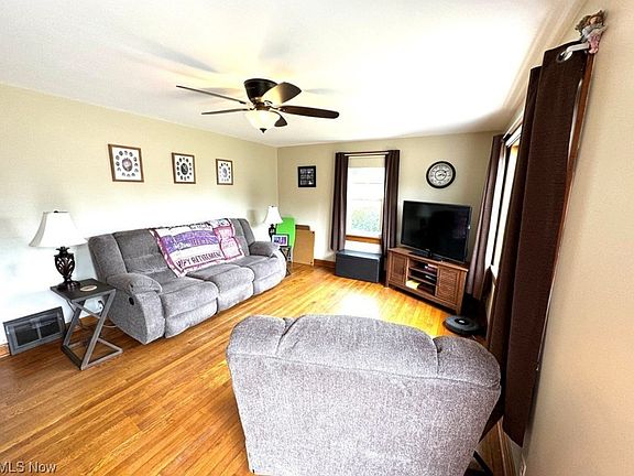 5th image of 407A W 15th St