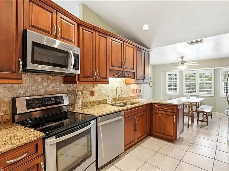 27376 Imperial Oaks Cir — Photo 10