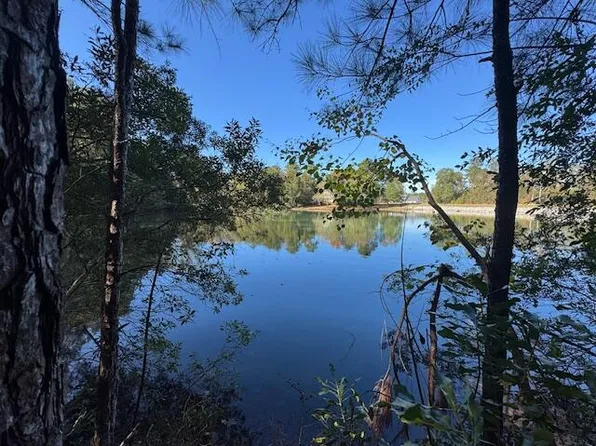 19 W Bay Dr, Lumberton, MS 39455