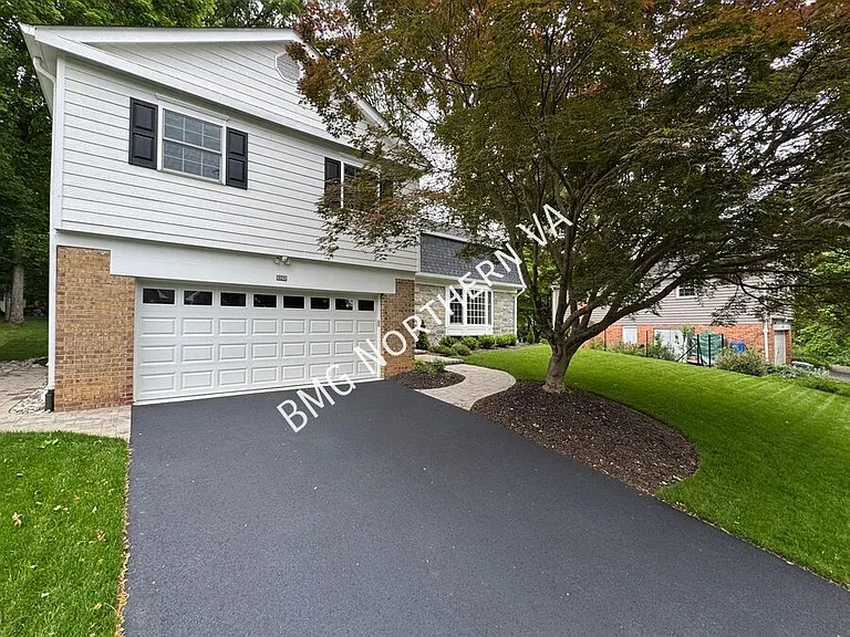 404 Onondio Cir SE — Photo 2