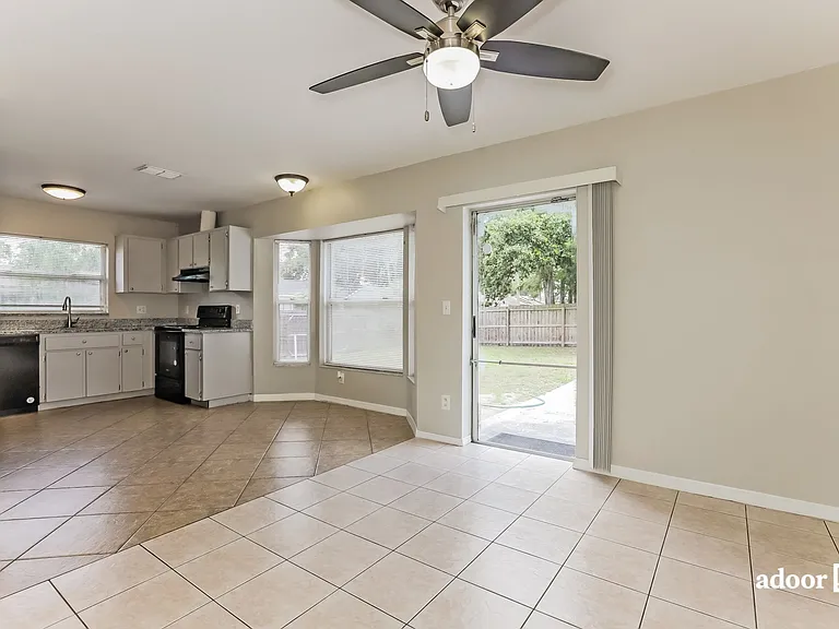 2210 N Warnell St — Photo 5