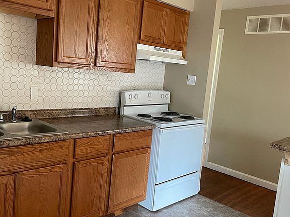 3rd image of 1246 Roxton Dr