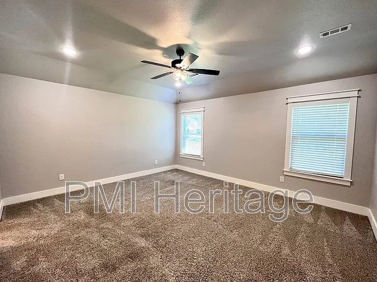 24 Bonhill Ln — Photo 10
