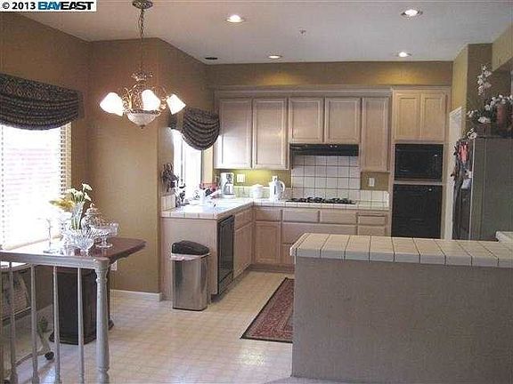 3rd image of 2847 Montair Way