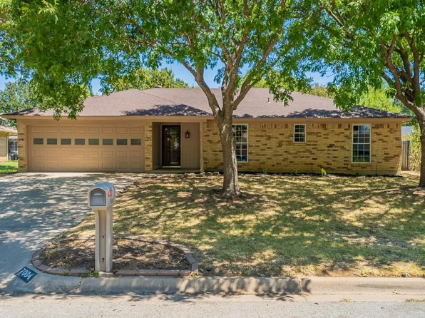 7004 Stoneridge Dr, North Richland Hills, TX 76182
