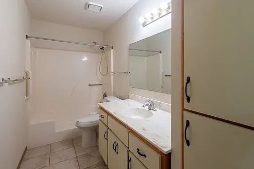 331 Hillcrest Dr SE — Photo 4