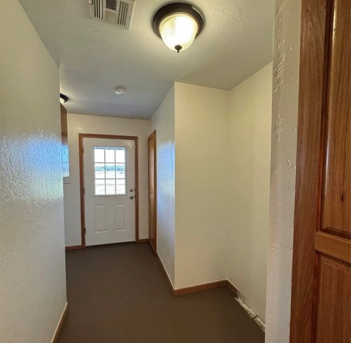 5 bed, 2304 sqft, $2,100 — Photo 3