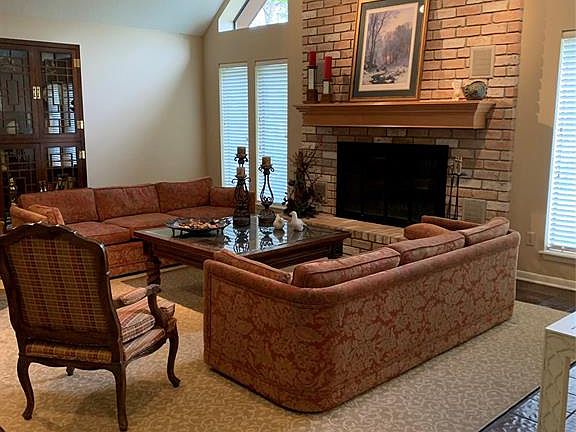 4th image of 335 Broadmoor Dr