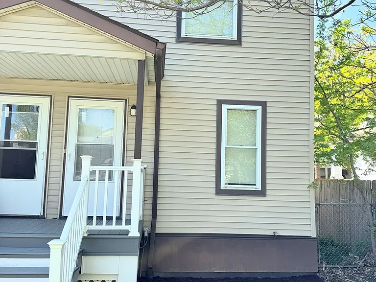 2041 Dowd Ave — Photo 2