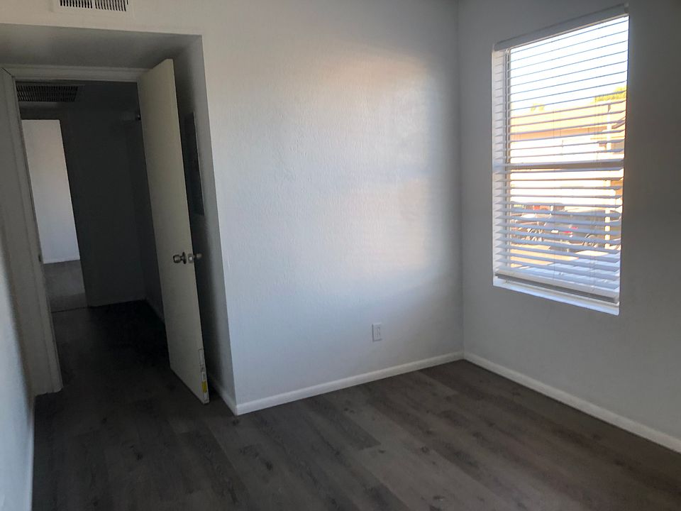 2nd image of 260 W 8th Ave #4