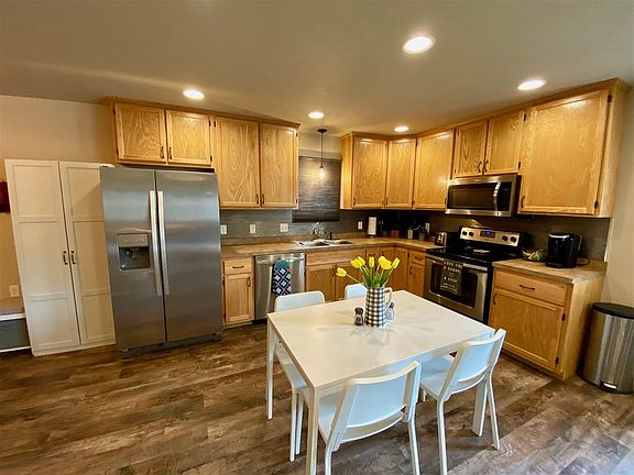 4th image of 403 James Pl