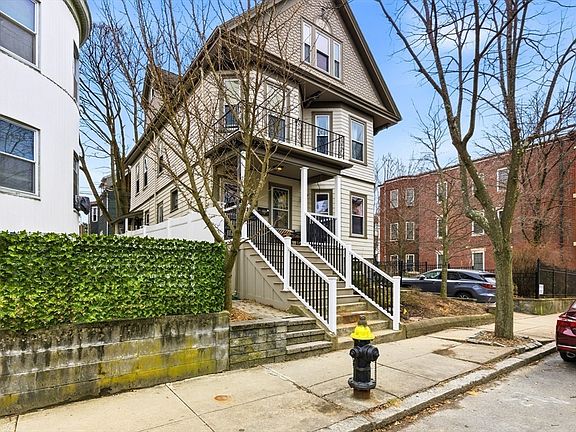 2nd image of 9 Edwin St