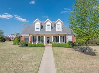 2184 N Aspen Dr, Fayetteville, AR 72703