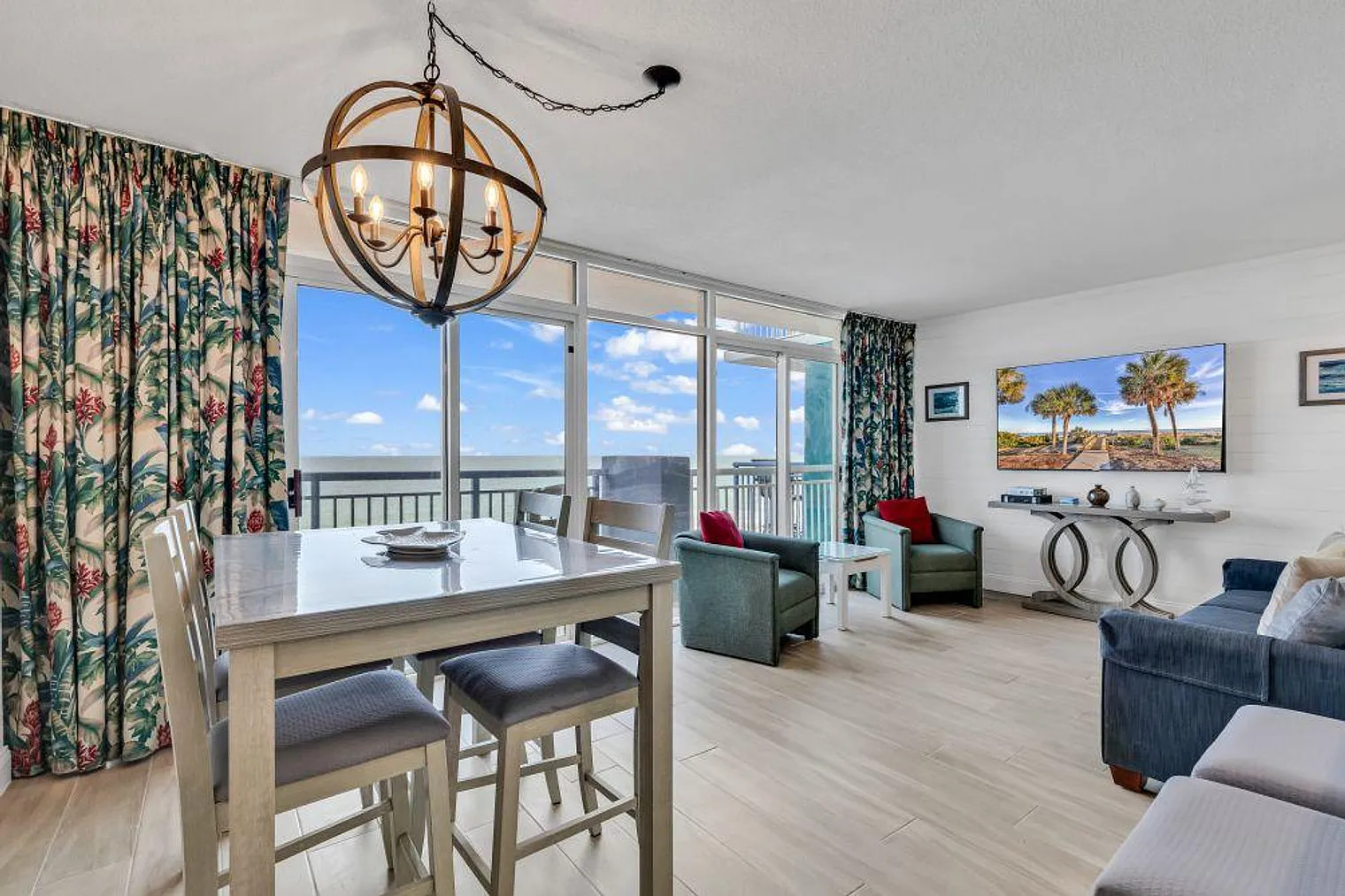 2 bed, 2.0 bath, 947 sqft, $4,721 — Photo 2