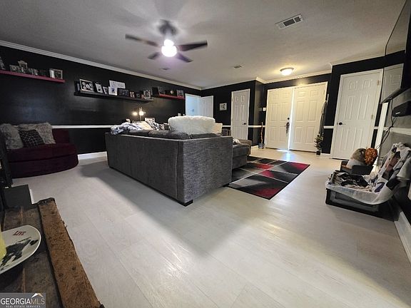 5th image of 110 Maggie Ct